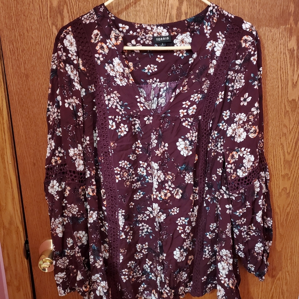 Torrid size 3 long sleeve printed top